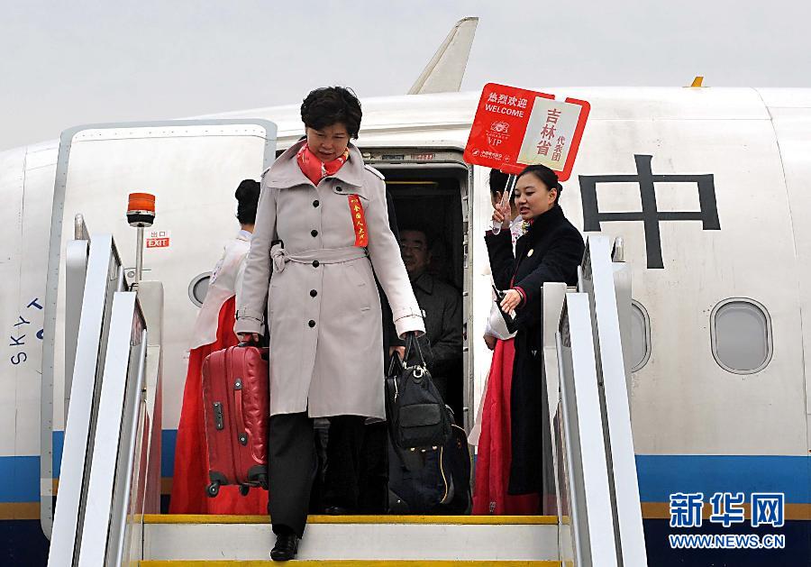 （两会）（1）吉林代表团抵京