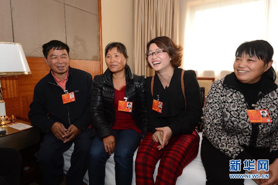 （两会）（1）&ldquo;最美90后&rdquo;人大代表铁飞燕抵达驻地