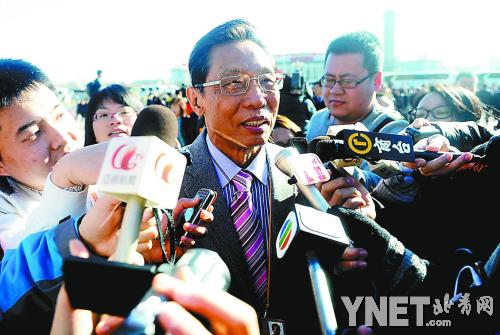 全国人大代表、呼吸病专家钟南山表示，十年来中国的公共应急能力比以