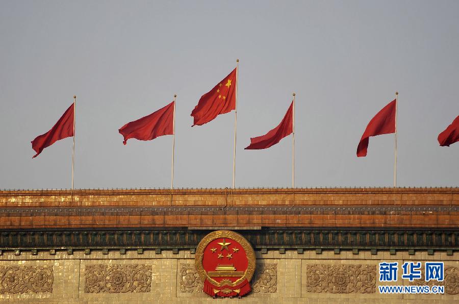 （两会&middot;人大开幕）（2）红旗飘飘