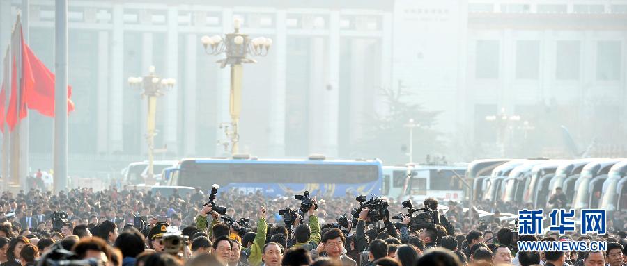 （两会&bull;人大开幕&middot;新华直击）（1）激战开幕会