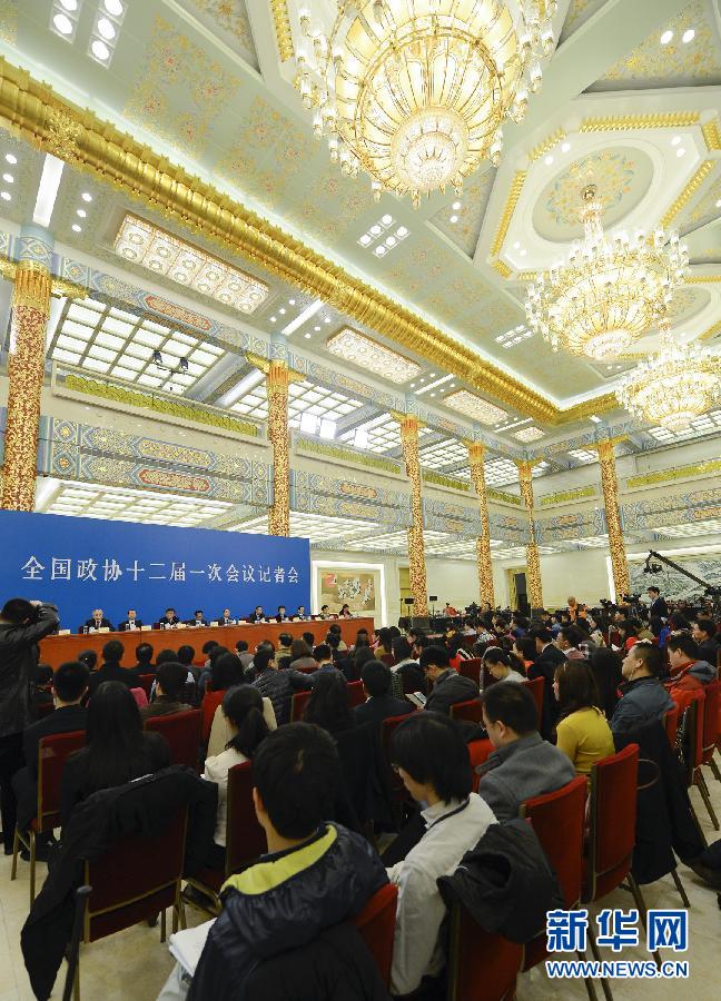 （两会）（16）民主党派中央和全国工商联领导人集体接受媒体采访