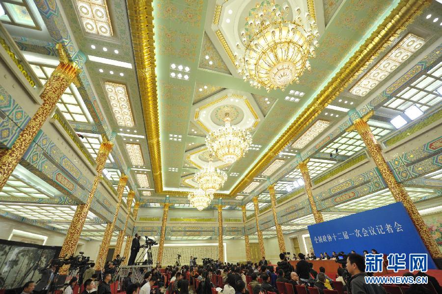 （两会）（17）民主党派中央和全国工商联领导人集体接受媒体采访