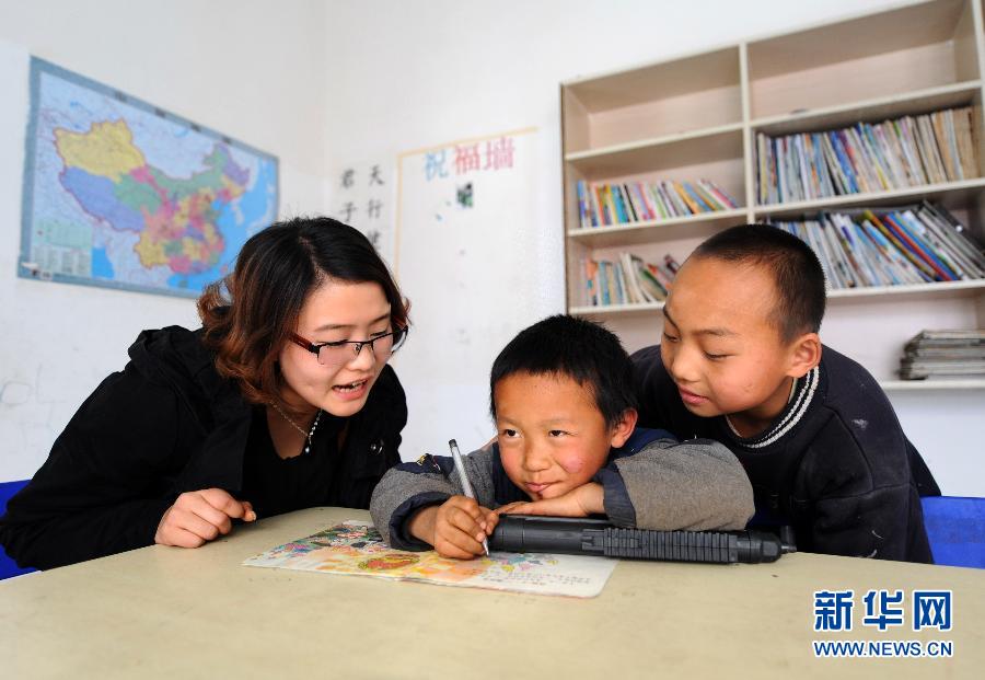 （履职相册）（5）&ldquo;90后&rdquo;代表铁飞燕