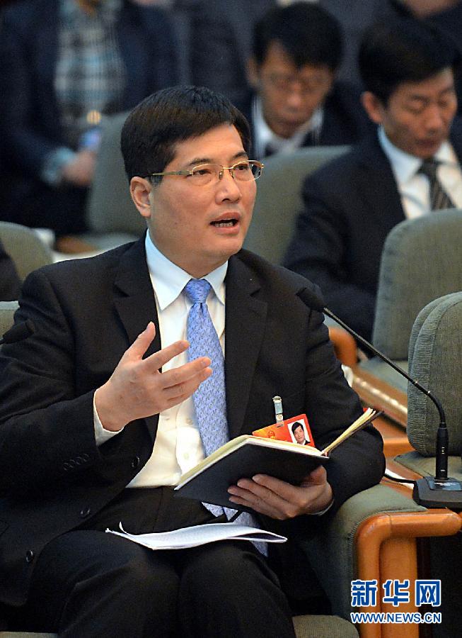 （两会热点话题）（1）代表委员建言城镇化