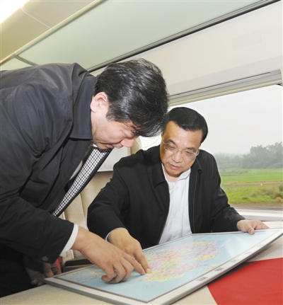 李克强与妻女常用英语交流 厉以宁称其论文经