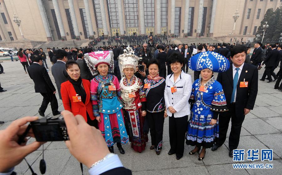 （两会·人大闭幕）（7）十二届全国人大一次会议在北京闭幕