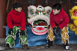加拿大蒙特利尔华人舞狮庆祝马年春节