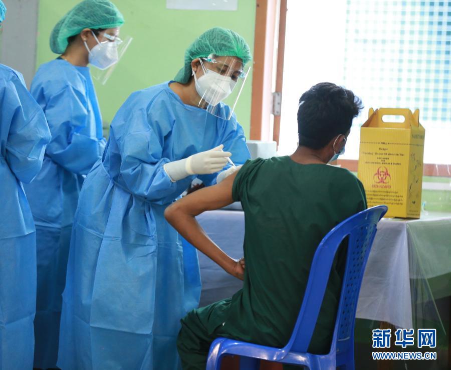 缅甸正式展开新冠疫苗接种 一线医务人员等优先