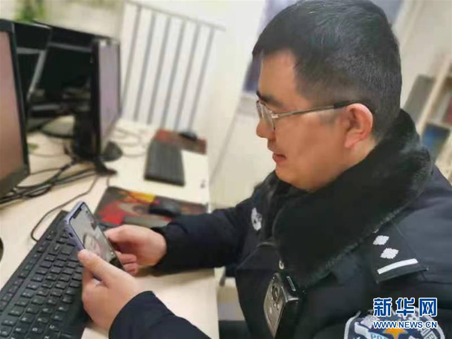 (新华全媒头条·图文互动)(1)特殊的新年 特别的坚守——牛年新春一线工作者剪影