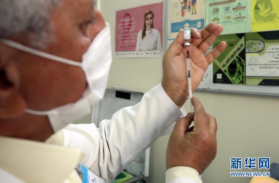 伊拉克抗疫前线医护人员接种中国疫苗