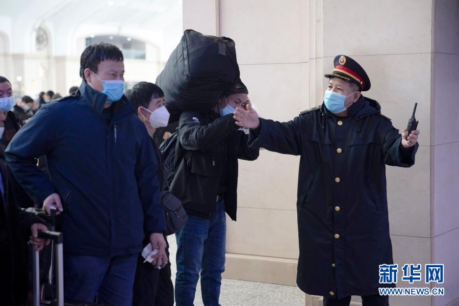 2021年全国春运收官 同比下降约四成