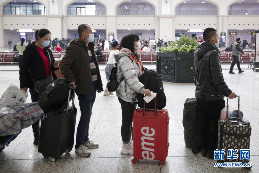 2021年全国春运收官 同比下降约四成