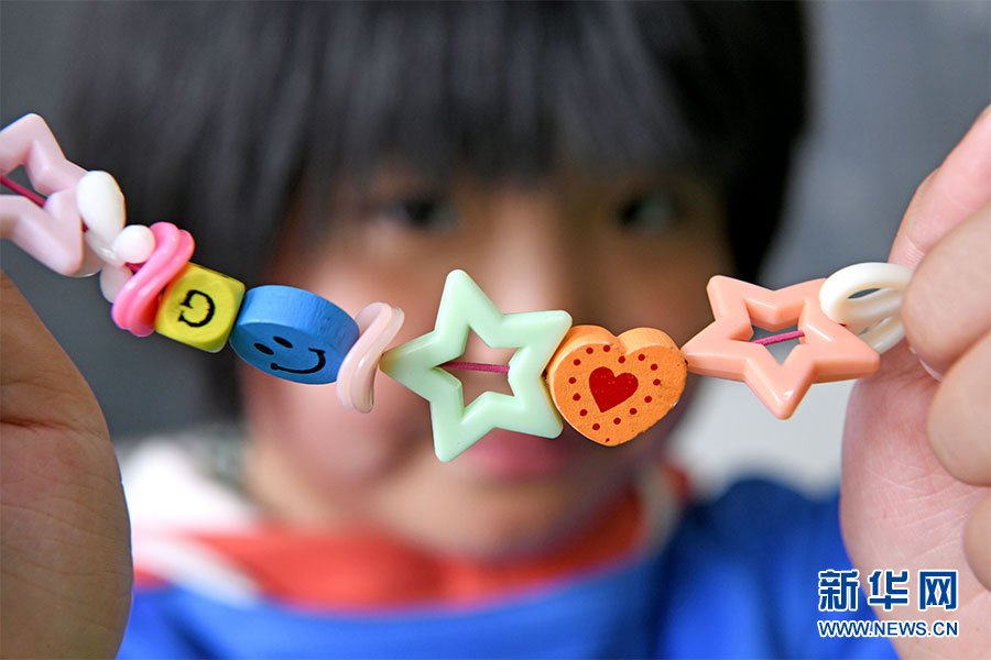 为“星星的孩子”撑起爱的“红雨伞”