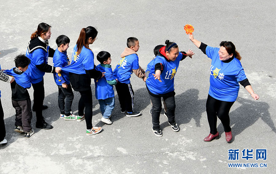 为“星星的孩子”撑起爱的“红雨伞”