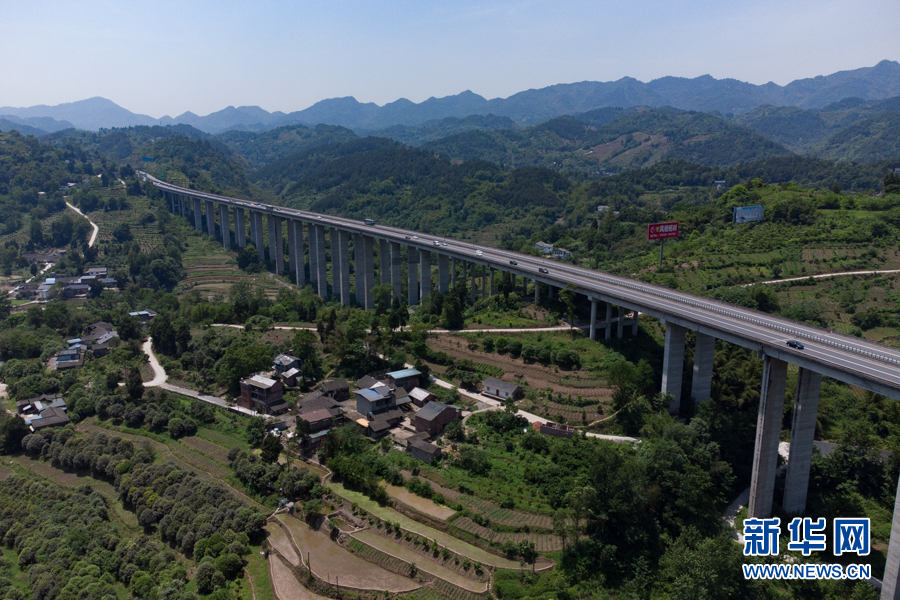 沿着高速看中国：与长江“伴行”的高速公路