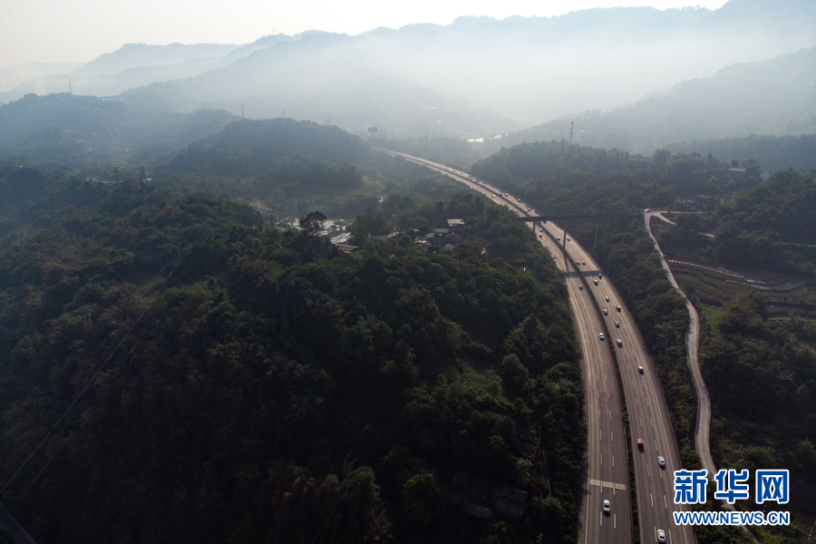 沿着高速看中国：与长江“伴行”的高速公路