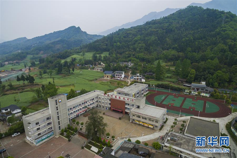 （习近平的小康故事&middot;图文互动）（4）&ldquo;文明其精神，野蛮其体魄&rdquo;&mdash;&mdash;习近平同少年儿童的故事