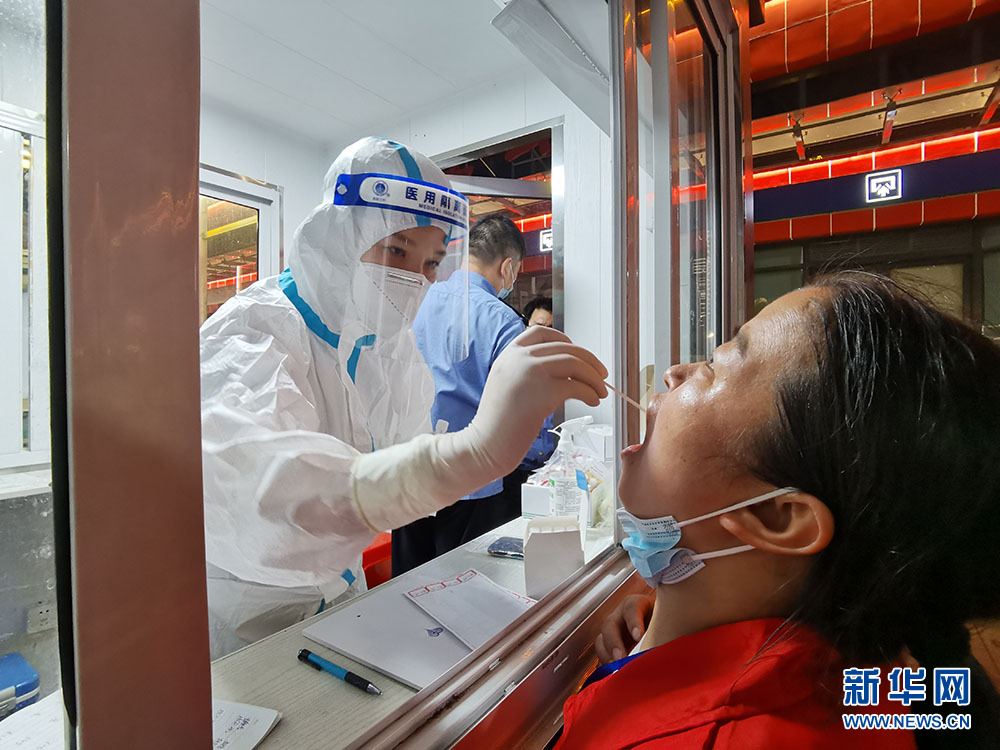 湖北荆州火车站全方位无死角消杀 加强疫情防控