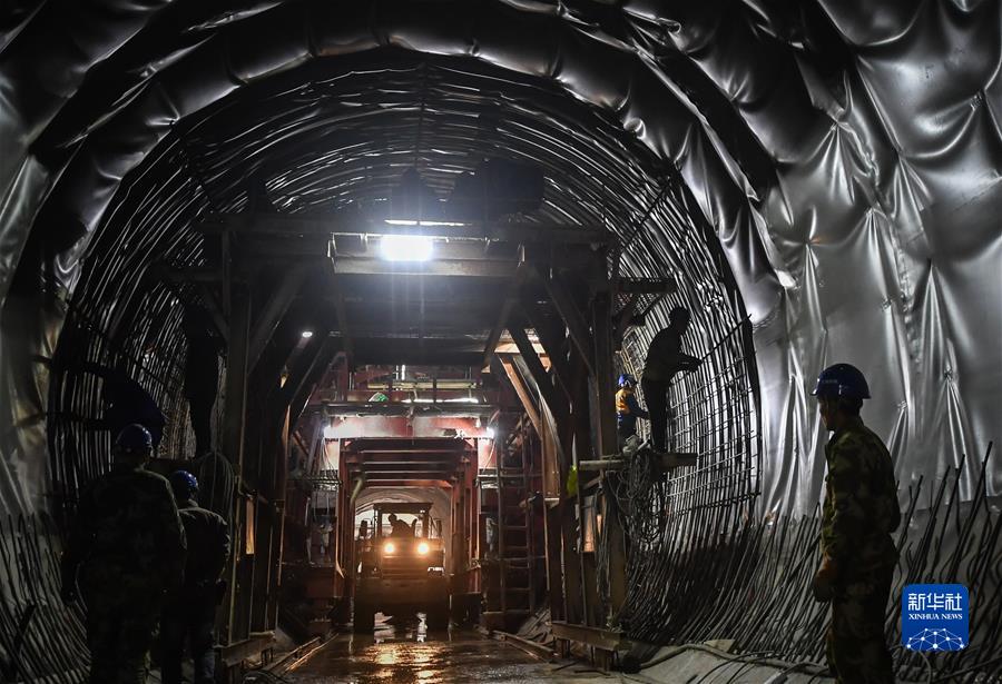 （在习近平新时代中国特色社会主义思想指引下&mdash;&mdash;新时代新作为新篇章&middot;习近平总书记关切事&middot;图文互动）（2）楚天春风劲&mdash;&mdash;湖北重返经济发展&ldquo;主赛道&rdquo;观察