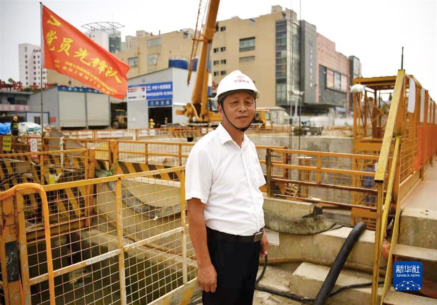 （新华全媒头条&middot;图文互动）（2）习近平关心关怀劳动者的故事