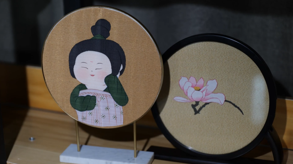 大美非遗｜苏州：两代人恪守匠心传承缂丝技艺-新华网