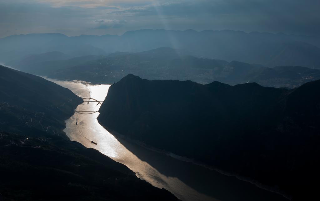 ↑这是6月11日在湖北省巴东县拍摄的巫峡口风光（无人机照片）。 ↑这是7月7日在重庆市巫山县拍摄的巫