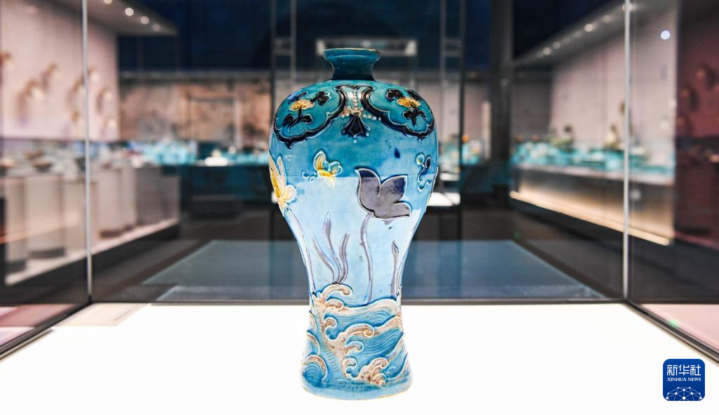 400余件南海沉船遗址出水文物首次亮相-新华网