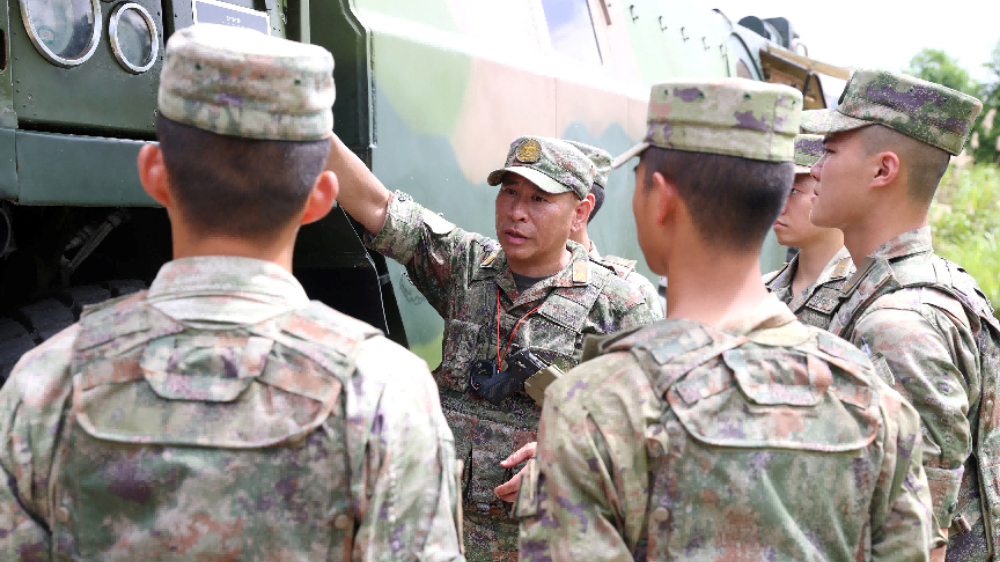 兵的好样子——记中共党员、火箭军某部一级军士长何贤达