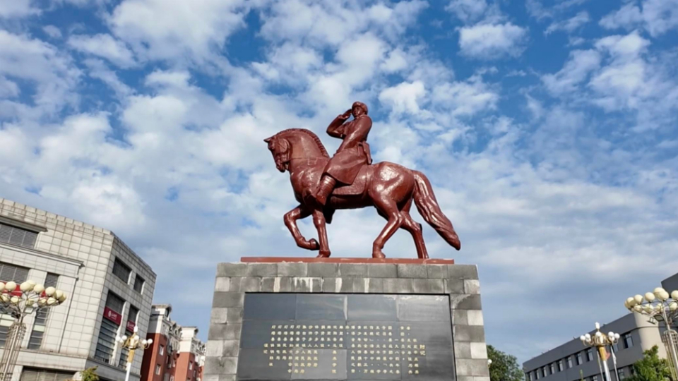 时政镜距离丨英雄之路——承载历史，通向复兴