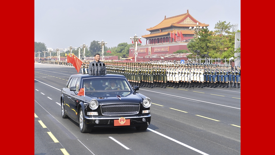 习近平检阅受阅部队