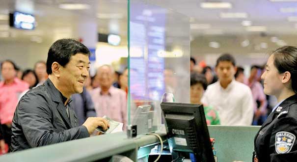 厦门迎来首批过境免签旅客（组图）