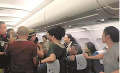 回国飞机上骂架 3四川游客被&ldquo;拒载&rdquo;