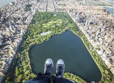 空中自拍：双脚悬空&ldquo;踩&rdquo;美景 漂浮感十足(图)