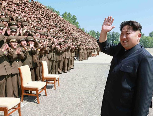 金正恩与朝鲜人民军首届侦查干部大会与会者合影