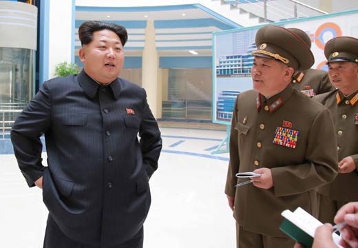 金正恩视察金策工业综合大学新建自动化研究所