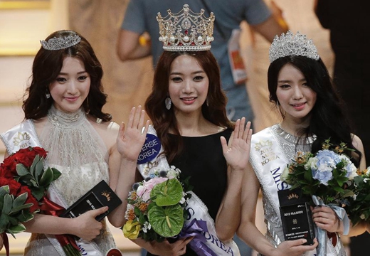 韩国小姐选美大赛落幕 24岁女大学生夺冠