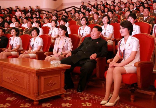 金正恩观看青峰乐团演出