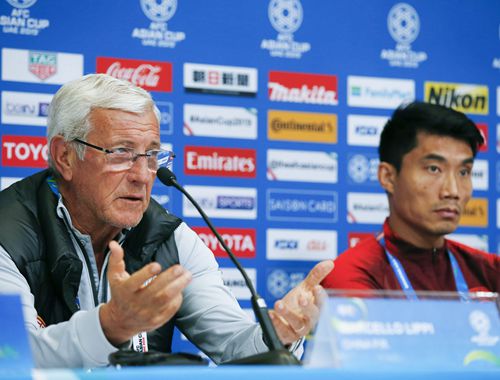 足球&mdash;&mdash;亚洲杯：中国队举行赛前新闻发布会