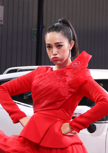 搞怪“表情妹”