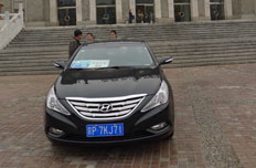 两会用车索八实拍