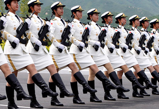 探访阅兵基地 三军仪仗队首次有女兵参加大阅兵