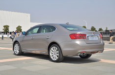 荣威950静态外观实拍图