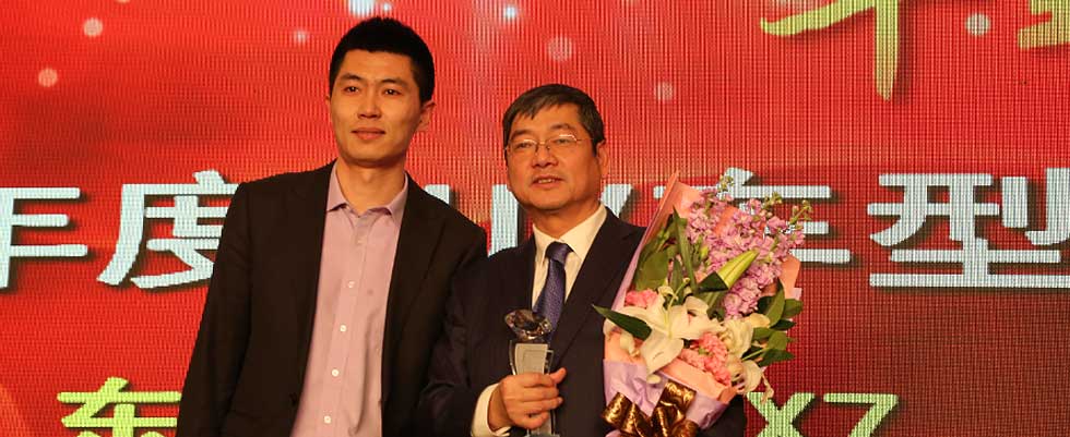 东风风神AX7荣获年度SUV车型