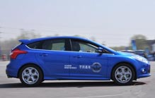 本网测评全新福克斯