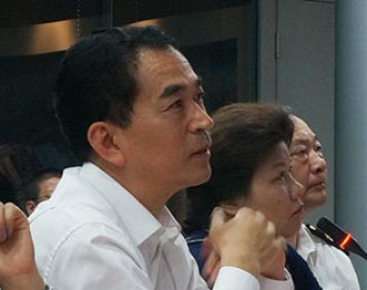 “质保部是一汽-大众最大的一个部门,拥有2100余名员工,足见一汽-大众对于产品质量上的关注与重视。”张丕杰介绍,“在2020战略中,一汽-大众从市场份额、盈利能力、企业社会责任和客户满意度与质量四个维度设立了发展目标。”除了大家比较熟悉的大众品牌和奥迪品牌,一汽-大众也拥有自己的企业品牌,这一企业品牌的理念为创享·高品质,包括品质、责任、进取和创享。此外,为了支撑一汽-大众健康有序运转,其内部又分为企业文化体系、人力资源体系、技术研发体系、生产制造体系、质量保障体系、采购体系、大众品牌营销服务体系和奥迪品牌营销服务体系八大体系。无论从品牌理念还是内部组织构架上,一汽-大众都将品质、质量放在相当重要的位置。