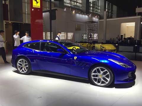 法拉利GTC4Lusso T