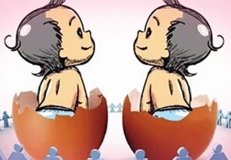 中国全面放开二孩政策 生育高峰或2017年出现