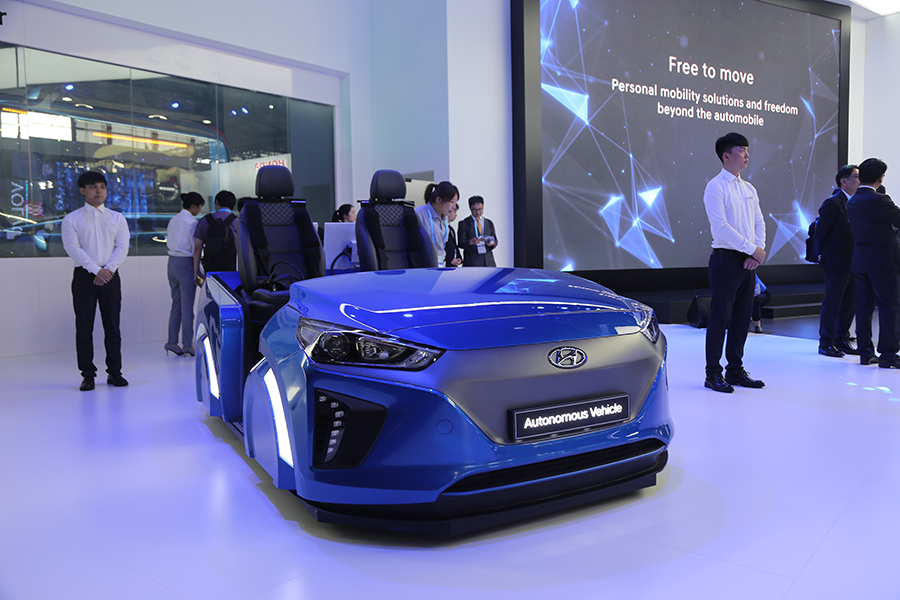 现代汽车无人驾驶VR设备