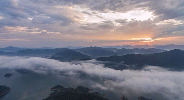 安徽霍山：雨后大别山
